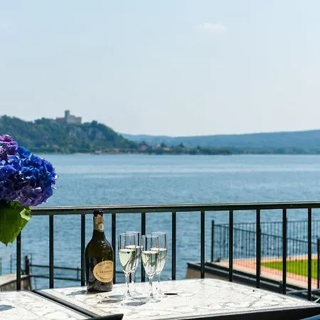 Sleeps 3 Pool Wifi * Meina